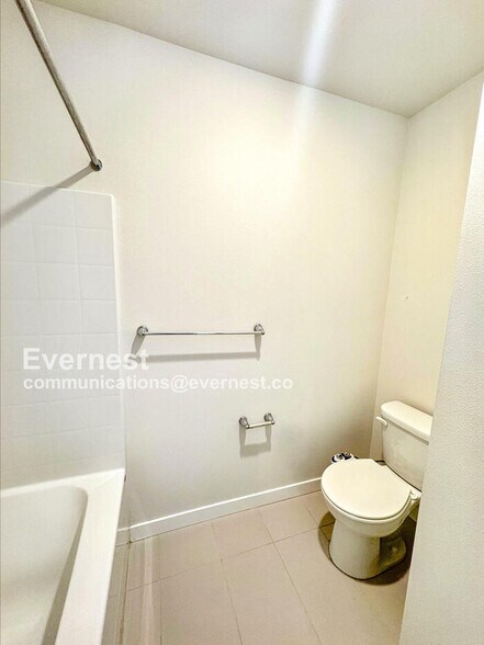 Building Photo - 19403 7th Ave W