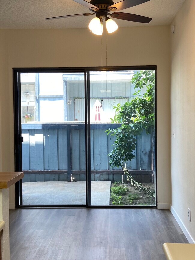 Building Photo - 14520 Plummer St