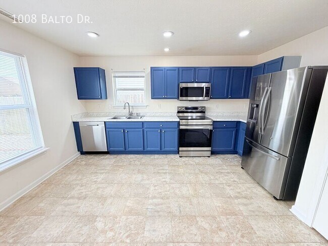 Building Photo - 1008 Balto Dr