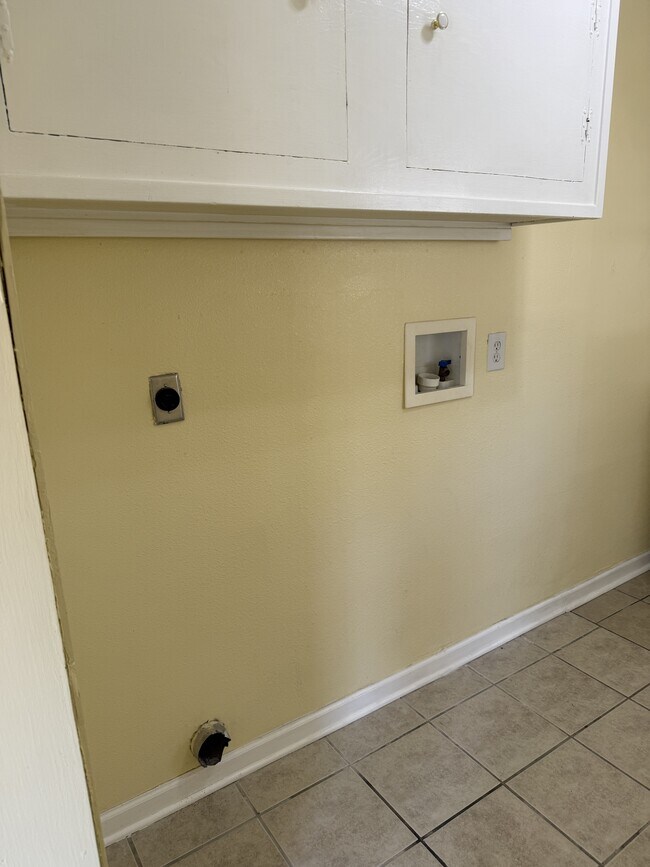 Building Photo - 790 Peyton Dr