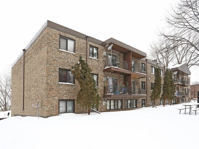 Building Photo - Marion Manor