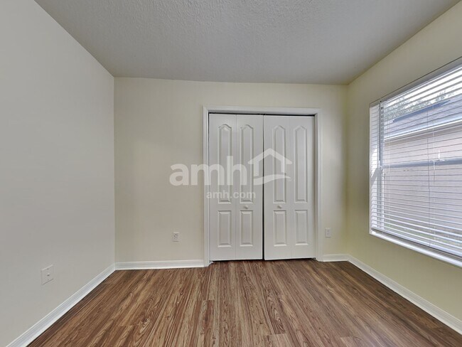 Building Photo - 8431 Deer Chase Dr