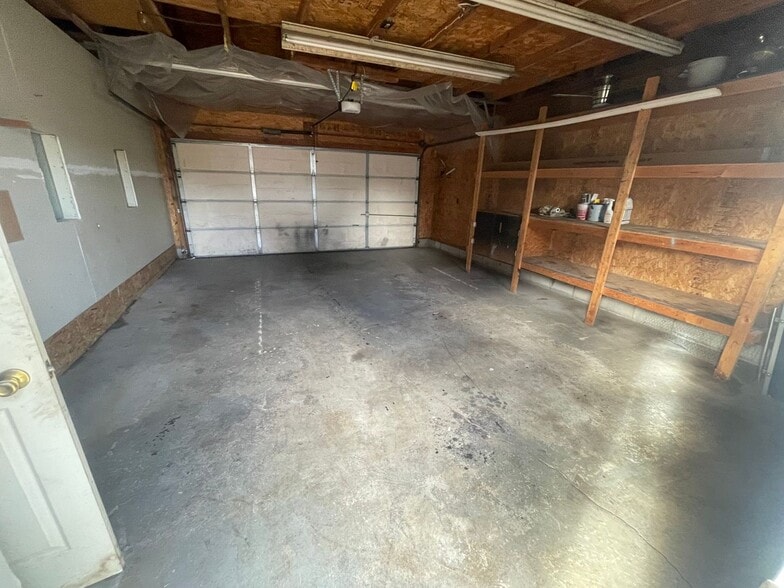 Building Photo - Coming Soon ! Large 2 BR single family hom...