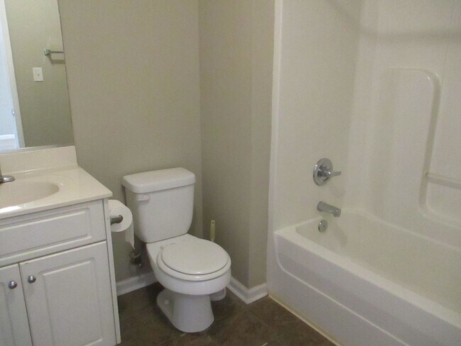 Building Photo - Townhome in Evans