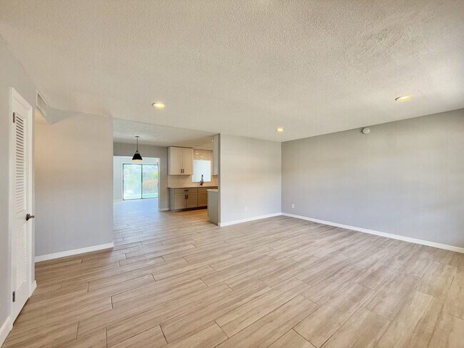 Building Photo - 8718 Thornwood Ln