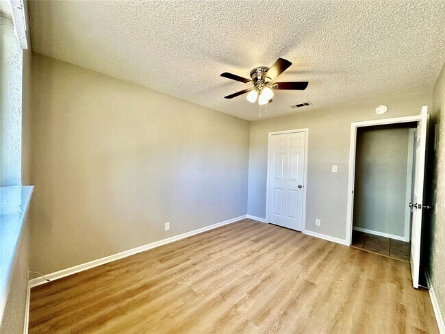 Building Photo - 12310 Willow Wild Dr