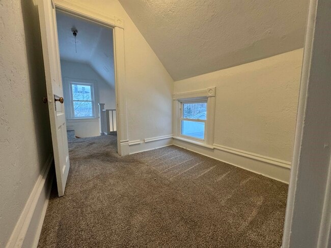 Building Photo - 122 North St