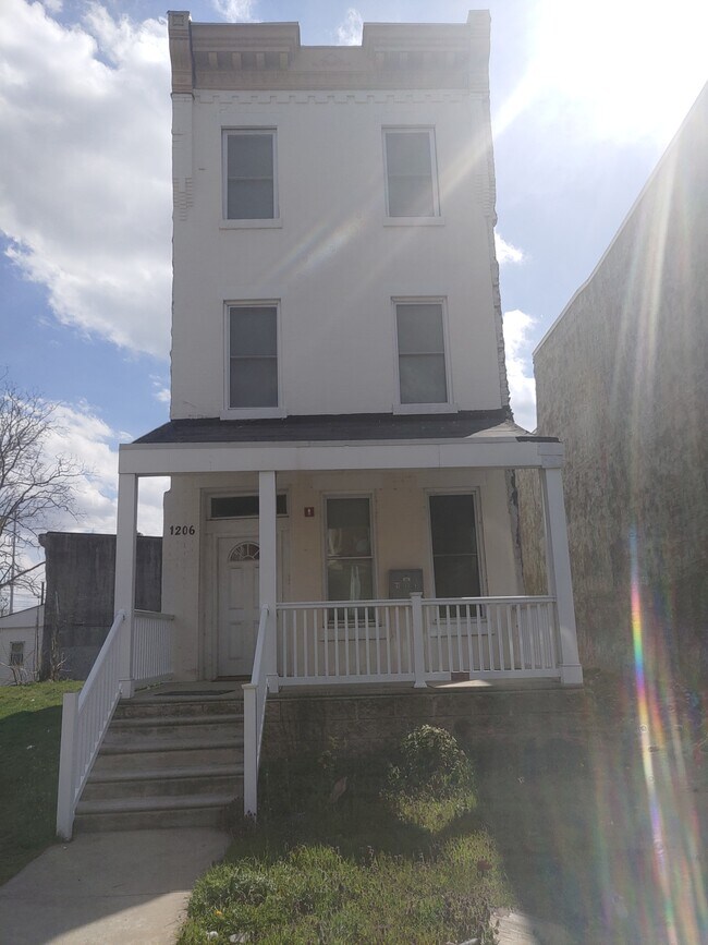 Primary Photo - 1206 W Allegheny Ave