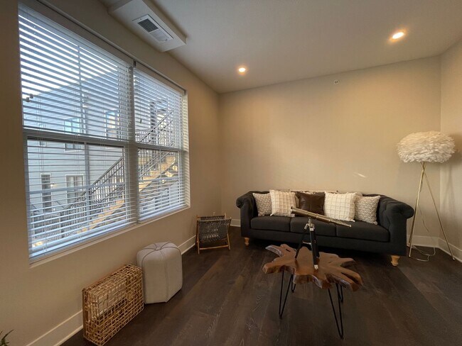 Building Photo - New 2 Bedroom 2 Bathroom Flat in Ralston