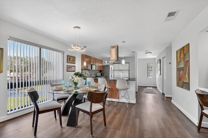 Building Photo - 21911 Cypress Dr