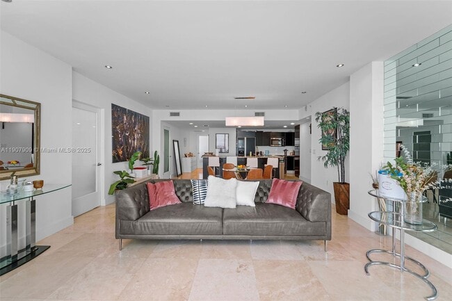 Building Photo - 665 NE 25th St