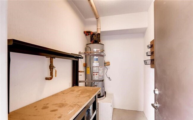 Building Photo - STUNNING GATED CONDO UNIT 1ST FLOOR UNIT W...