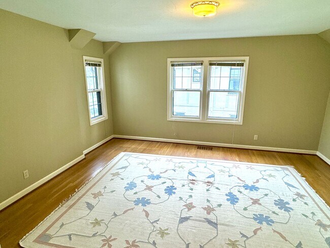 Building Photo - Alameda Neighborhood Pristine Tudor Home, Downtown Views, All The Amenities - A Must See!