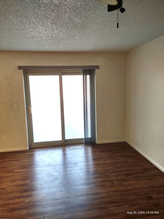 Building Photo - 2-bedroom Condo Available in Quiet Senior-...