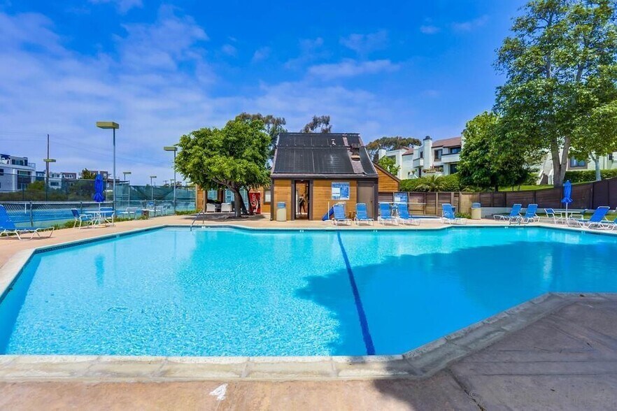 Building Photo - 3960 Voltaire St