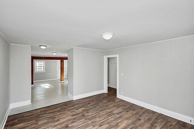 Building Photo - 209 Fairdale St