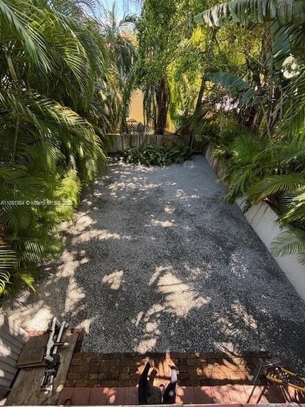 Building Photo - 402 Majorca Ave
