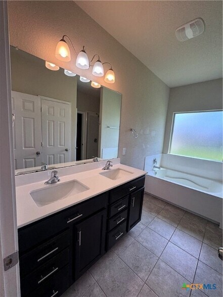 Building Photo - 1310 Stonewall Ridge
