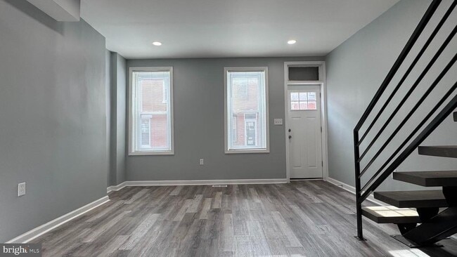 Building Photo - 163 W Palmer St