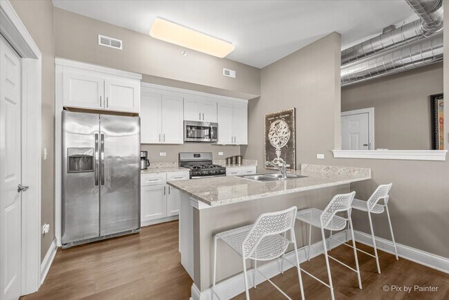 Building Photo - 364 S Main St