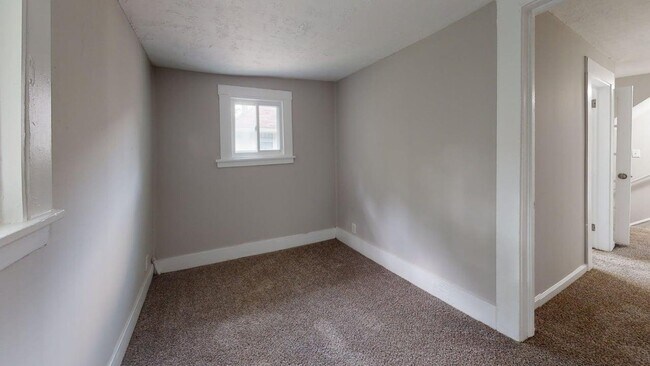 Building Photo - 982 Collinwood Ave