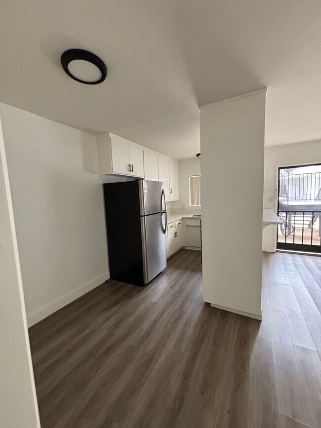 Building Photo - One-Bedroom Torrance Apartment with Stainl...