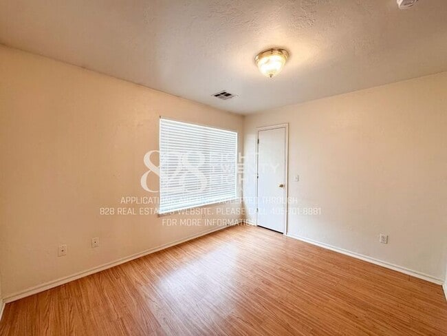 Building Photo - ADORABLE East Norman 3 Bed/2 Bath Duplex Available NOW in Eastridge!