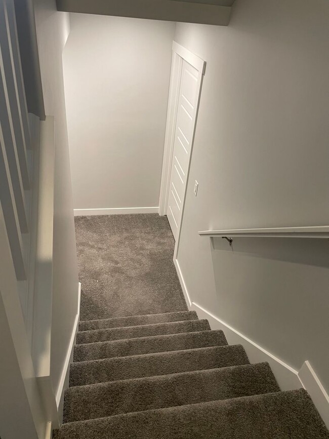 Building Photo - GORGOUS