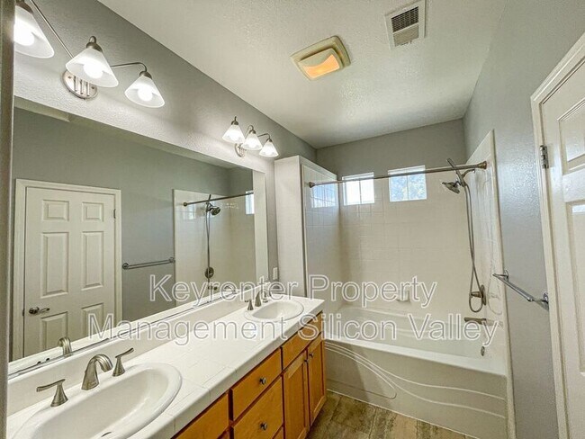 Building Photo - 679 Montara Terrace