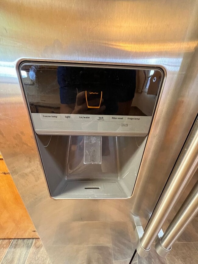 Building Photo - 429 E Pine St