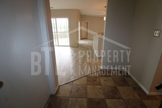 Building Photo - Beautiful 3BR Home in The Highlands Subdivision