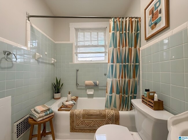 Building Photo - 525 53rd St Ens