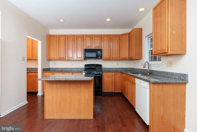 Building Photo - 411 Old Lincoln Hwy