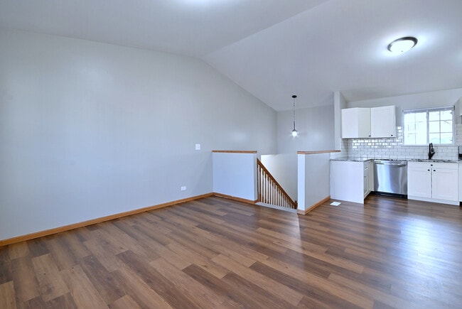 Building Photo - 19 E Pineview Dr