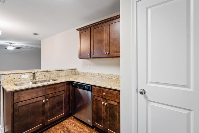 Building Photo - 3836 Chesterfield Ln