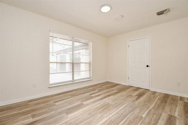 Building Photo - 162 Bluebonnet St
