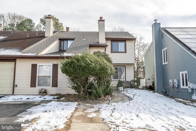 Building Photo - 8 Dickenson Dr