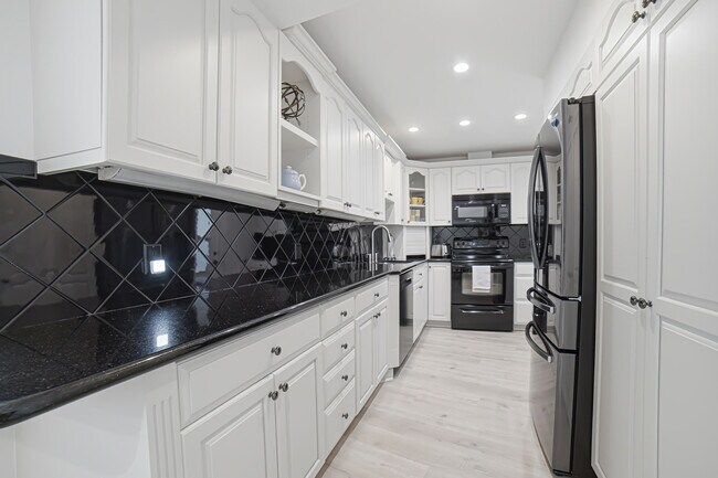 Building Photo - 2780 S Ocean Blvd