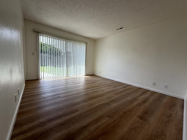 Building Photo - 951 Sloat Dr