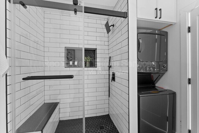 Building Photo - 2722 Nye St