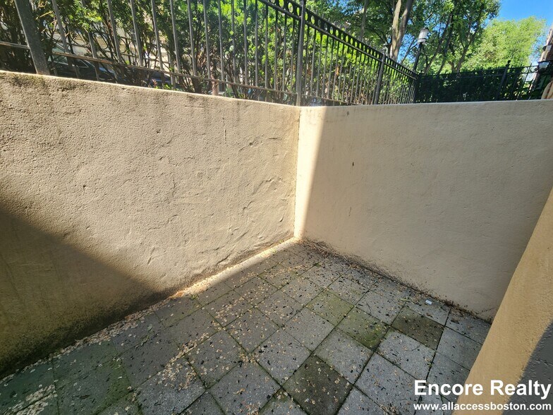 Building Photo - 24 Queensberry St