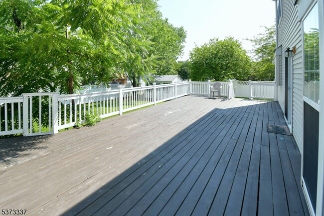 Building Photo - 65 Vones Ln