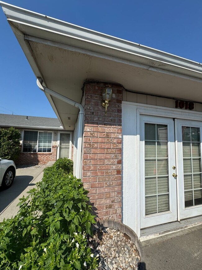 Building Photo - 1018 Holbrook Ct