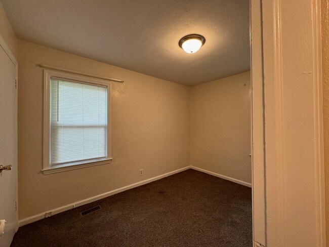 Building Photo - 1205 Broadus Ave SE