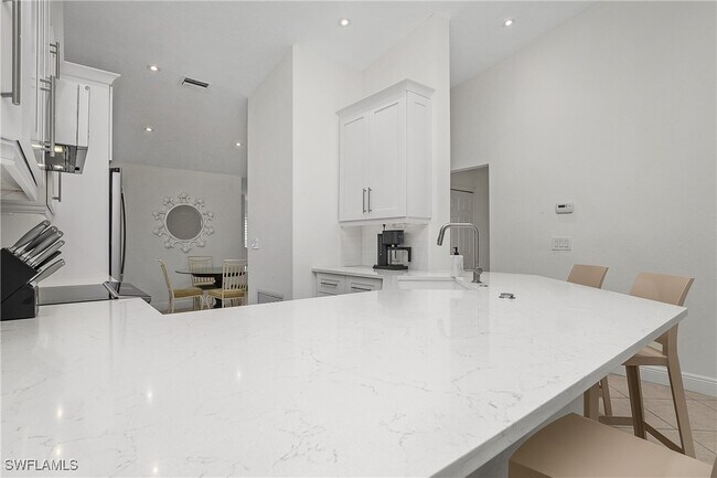 Building Photo - 853 Tanbark Dr