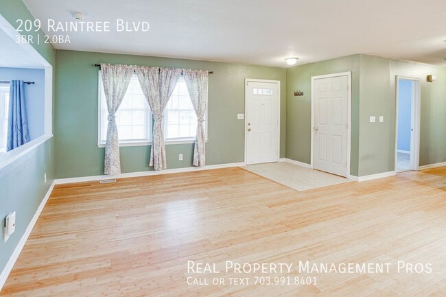 Building Photo - 209 Raintree Blvd