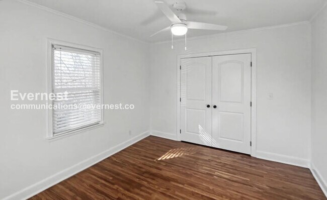 Building Photo - 3 Bed, 2 Bath Home with Fenced Yard / Pet-Friendly / Available Now!