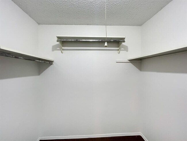 Building Photo - 1749 Cricket Hollow Dr