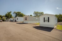 Building Photo - 12 Coachlight Trailer Park