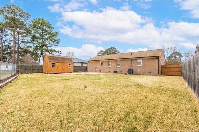 Building Photo - 821 Gene Crescent